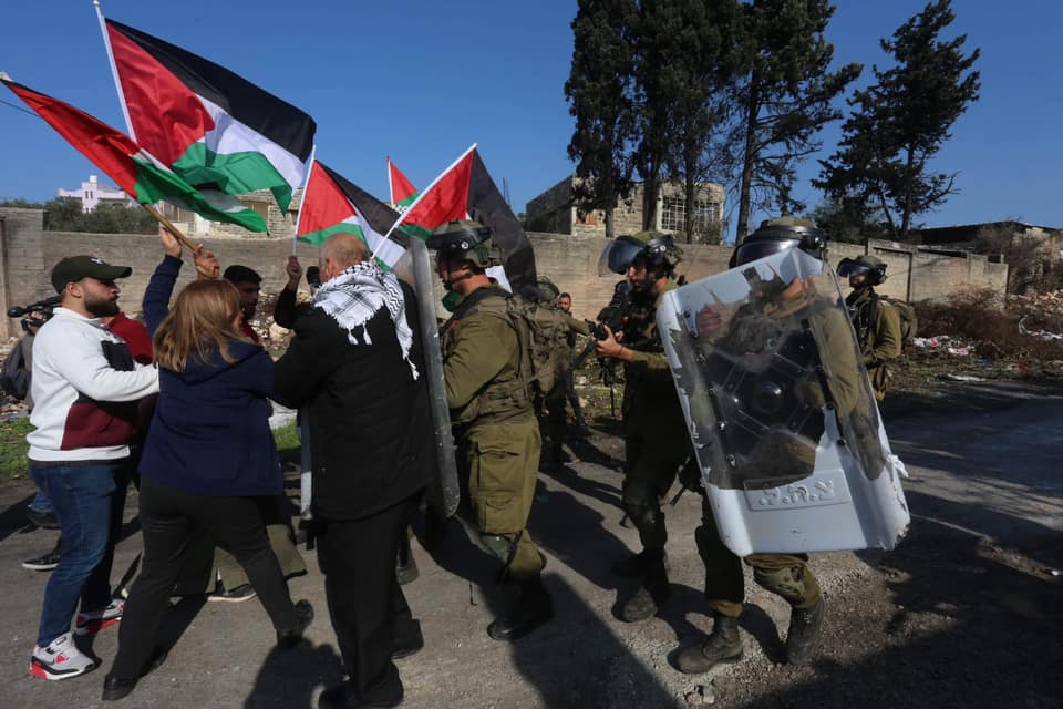 قوات الاحتلال الإسرائيلي تقمع مسيرة كفر قدوم الأسبوعية شرق قلقيلية